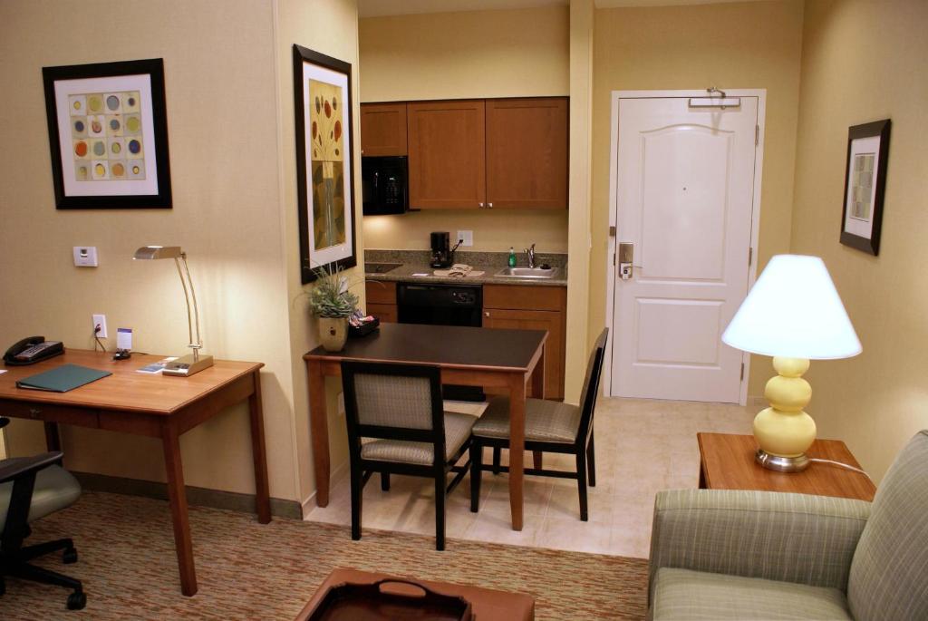 Homewood Suites by Hilton Phoenix Airport South