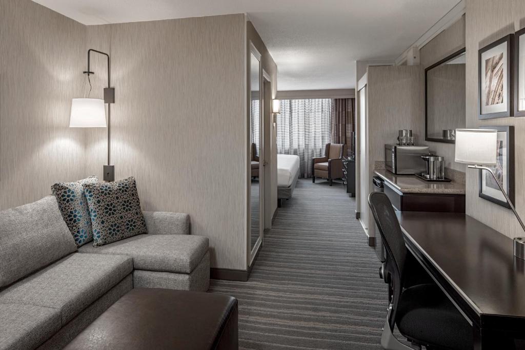 DoubleTree Suites by Hilton Minneapolis Downtown